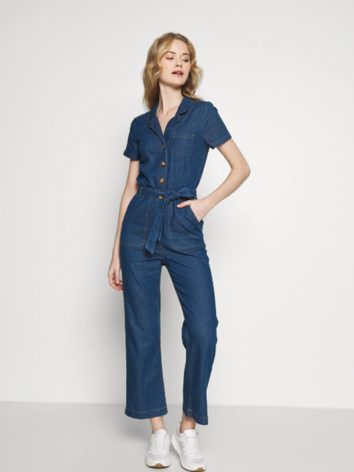 La combinaison en denim brut