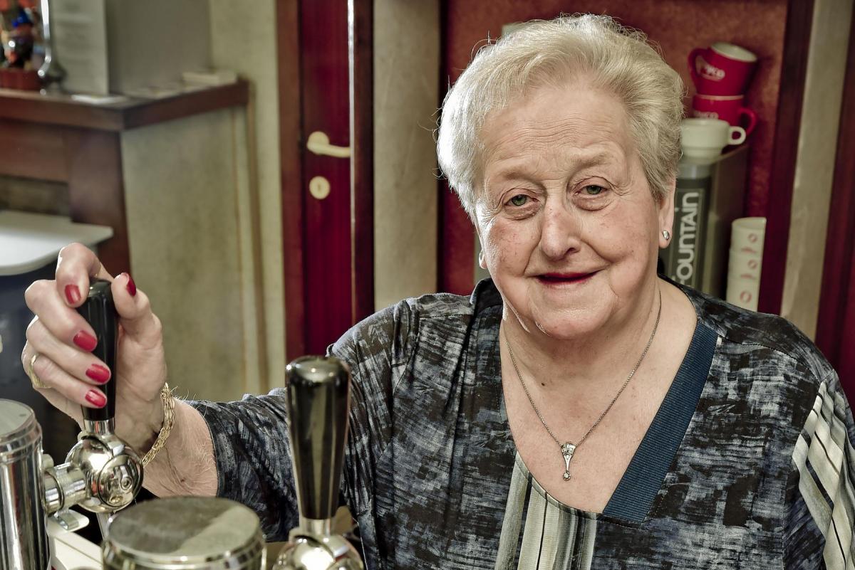 Paula Wyckhuyse, bekende cafébazin van café De Karpel, is overleden aan corona.© Stefaan Beel