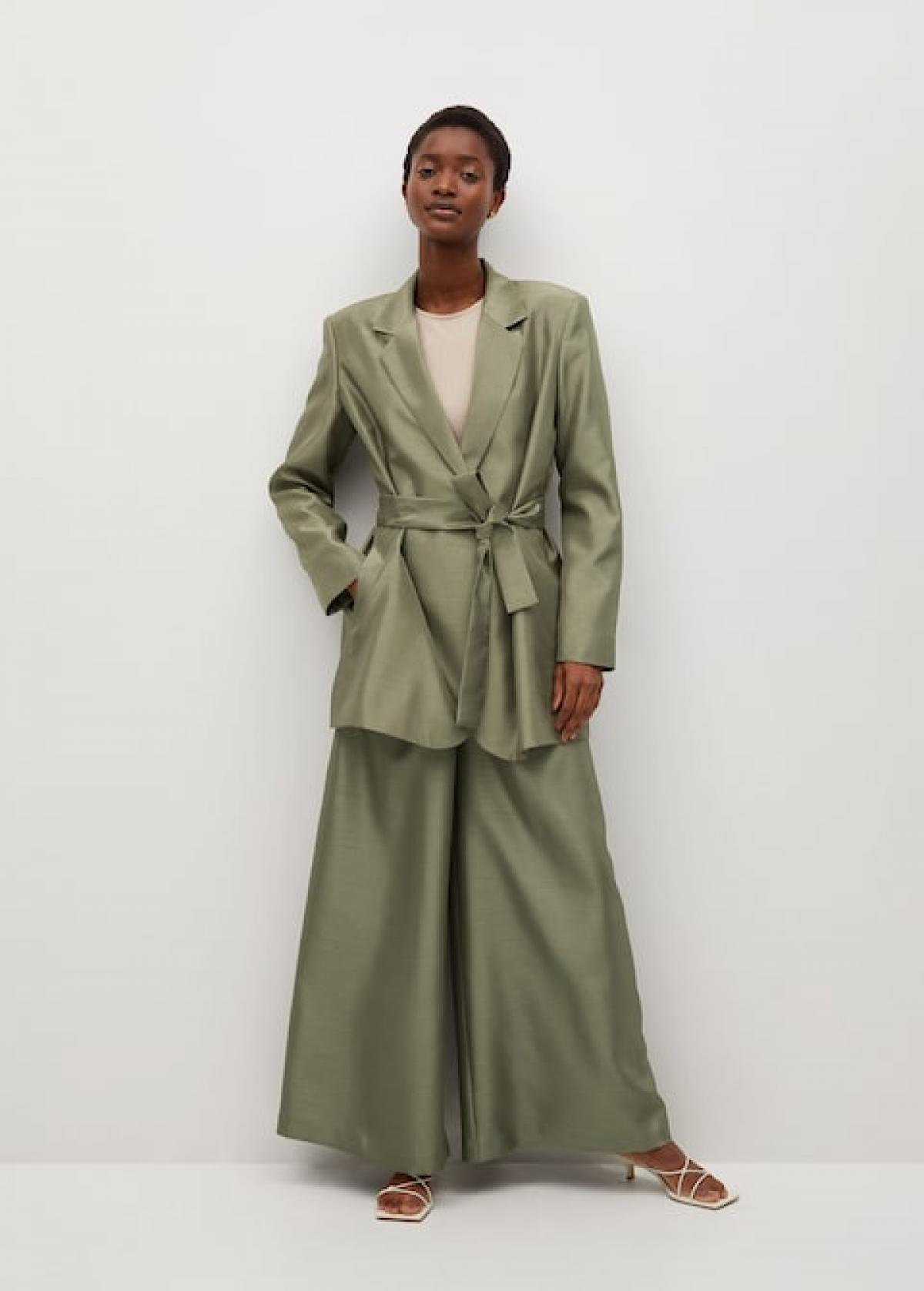 Le tailleur oversize kaki