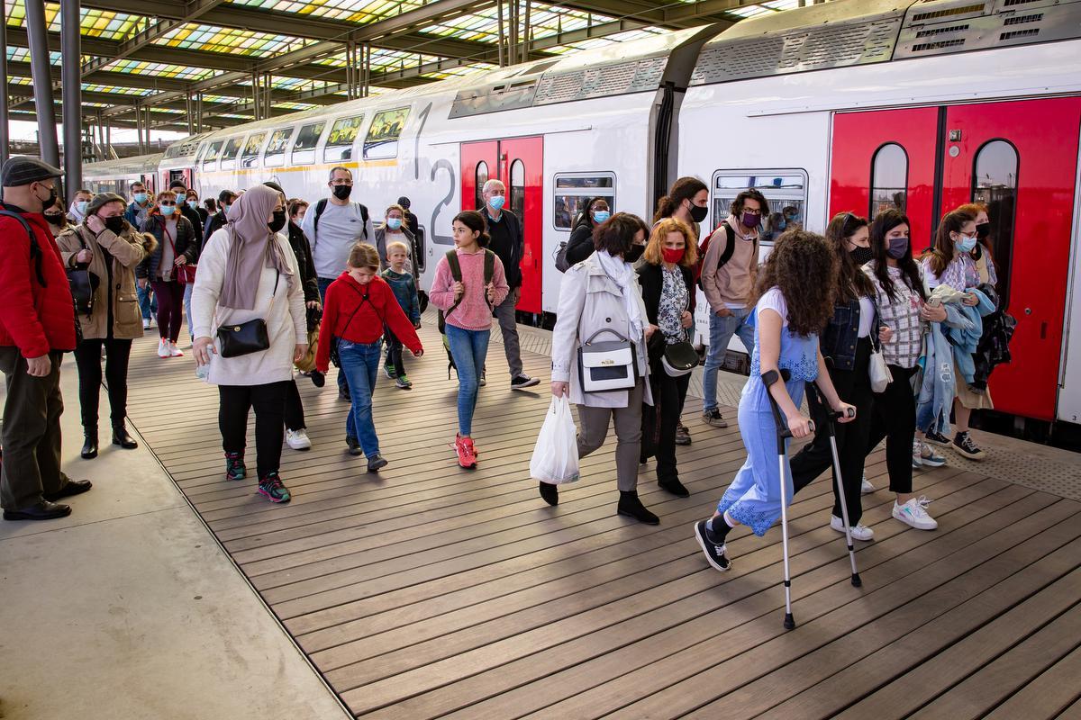 Onder meer in het station van Oostende was het dinsdag erg druk.© BELGA/KURT DESPLENTER