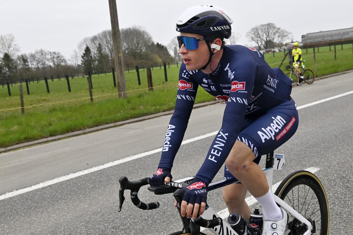 De Belg Otto Vergaerde (Alpecin-Fenix) na zijn diskwalificatie tijdens de Ronde van Vlaanderen.©DIRK WAEM BELGA