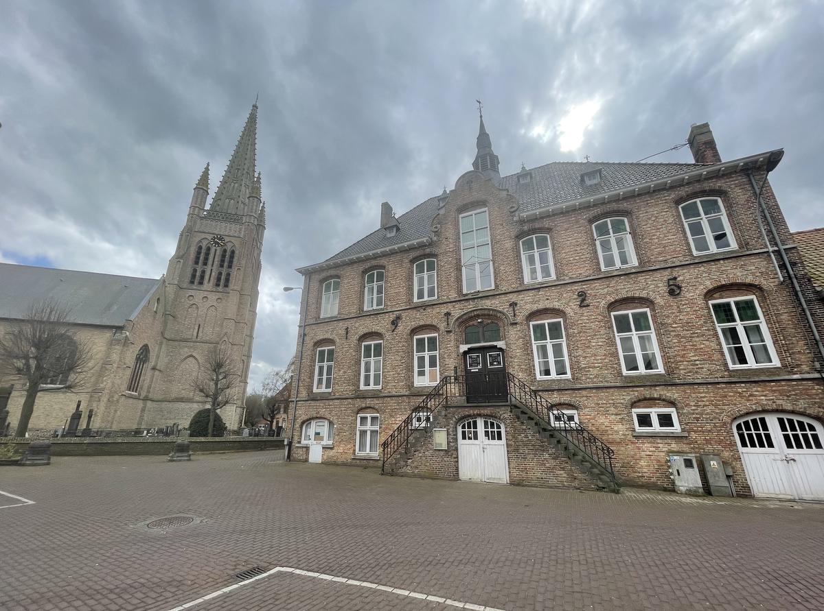Het gemeentehuis van Boezinge wordt verkocht.© TP