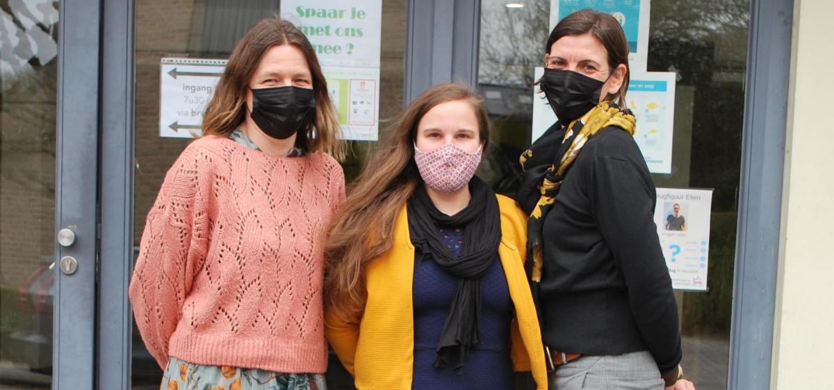 Siska Callewaert (leerkracht 1ste leerjaar), Katelijne Boone (zorgcoördinator) en Nele Tilleman (leerkracht 6de leerjaar) nemen tot het einde van het schooljaar samen de taak van directeur op zich. (foto PDC)