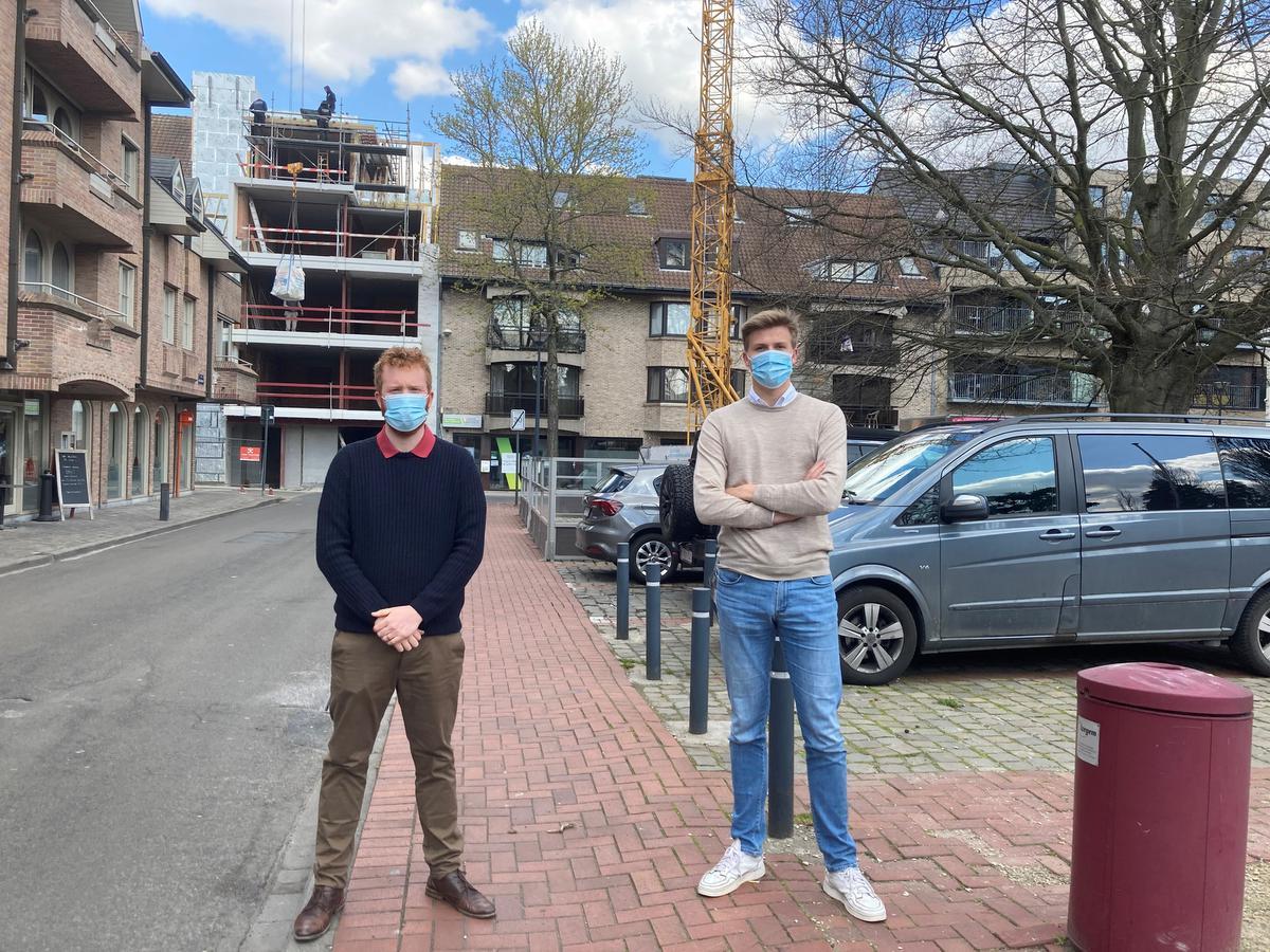 Nigel Casier en Matthias Leenknecht op de Melkmarkt waar de knip met in de Wijngaardstraat zou doorgevoerd worden.
