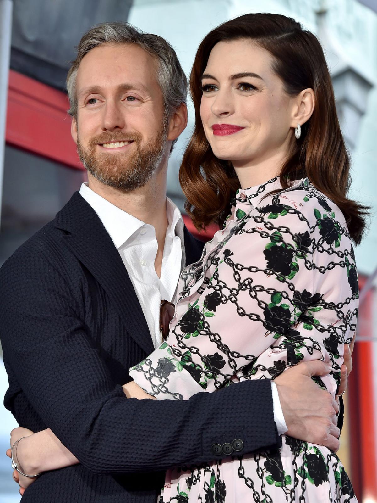 13. Anne Hathaway et Adam Shulman