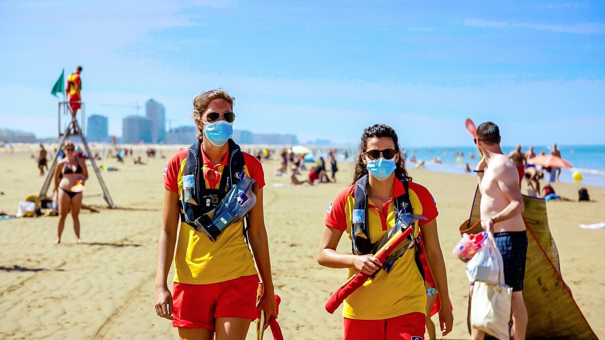 Voor de ordediensten aan onze kust werd de zomer van 2020 eentje om nooit te vergeten. (foto VTM)