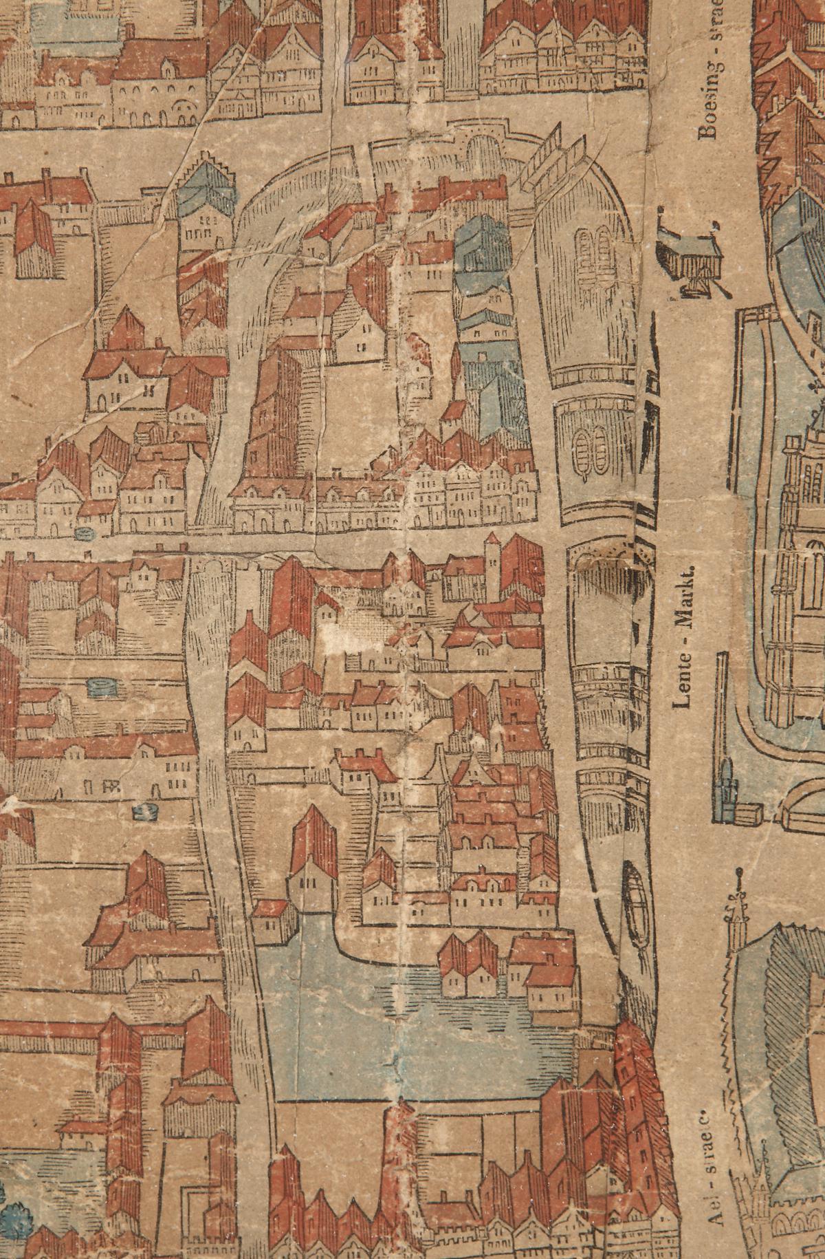 Dit stadsplan toont hoe de Leet - dat toen nog de Lentemarkt heette - er rond 1550 uit zag. Rechts bovenaan zie je de laad- en loskraan langs de kade van de Ieperlee.© Yper Museum