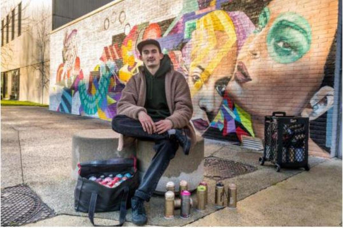 Nu de ‘coronamuur’ van de oude sporthal een mooi staaltje van street art geworden is, wil de Tieltse oppositiefractie N-VA/Open VLD+ dat dit een vervolg krijgt in het straatbeeld.© foto WME