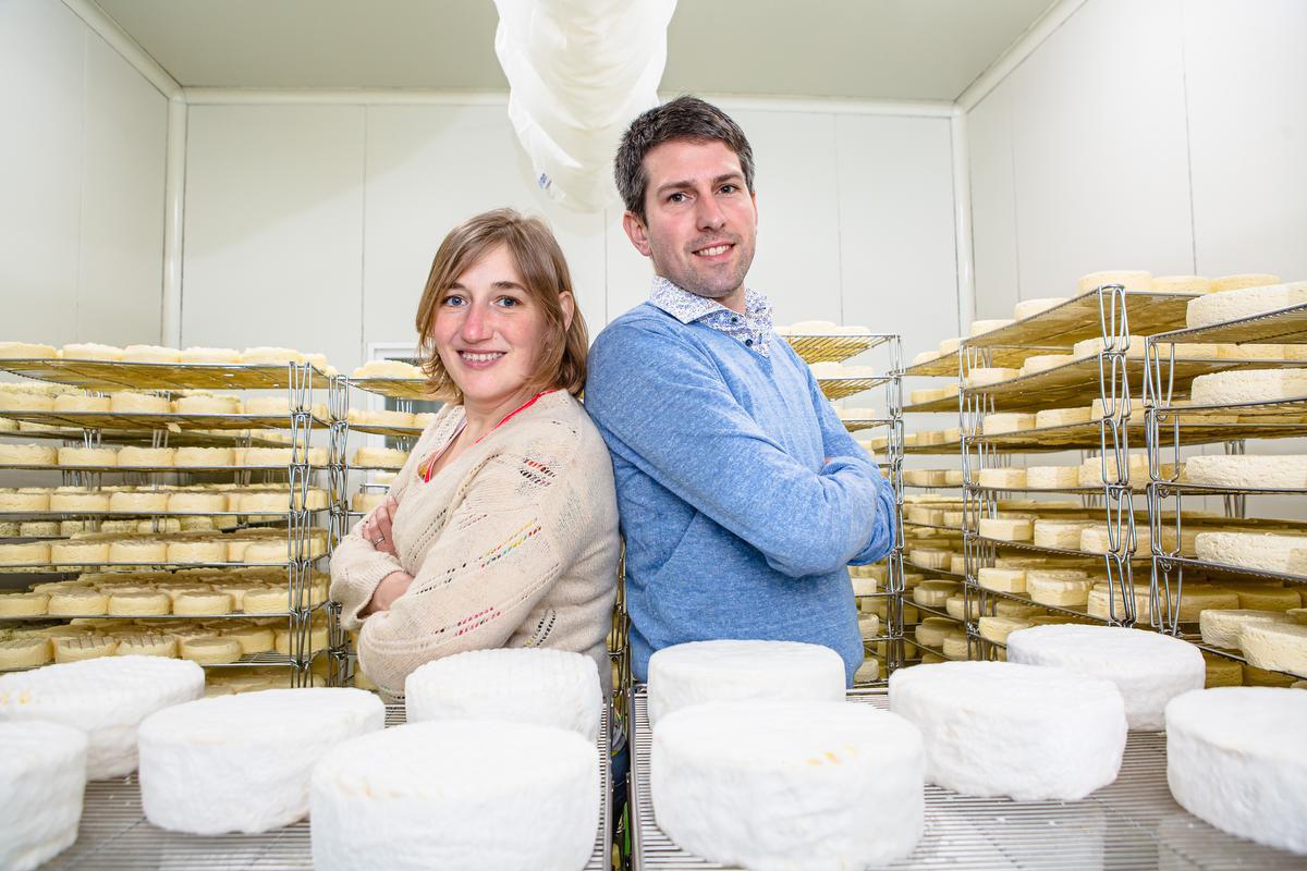 Kaasmakers Katrien Huyghe en Dries Debergh. (foto Davy Coghe)©Davy Coghe Davy Coghe
