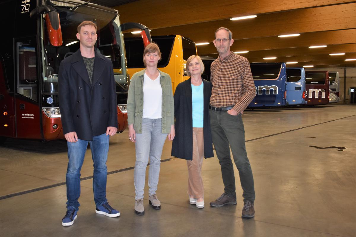 De familie Eelbode met Tom, Charlotte, Bibiane Vermeersch en Bart hoopt nog iets te kunnen maken van het toeristisch seizoen.©TOM VAN HOUTTE foto TVW