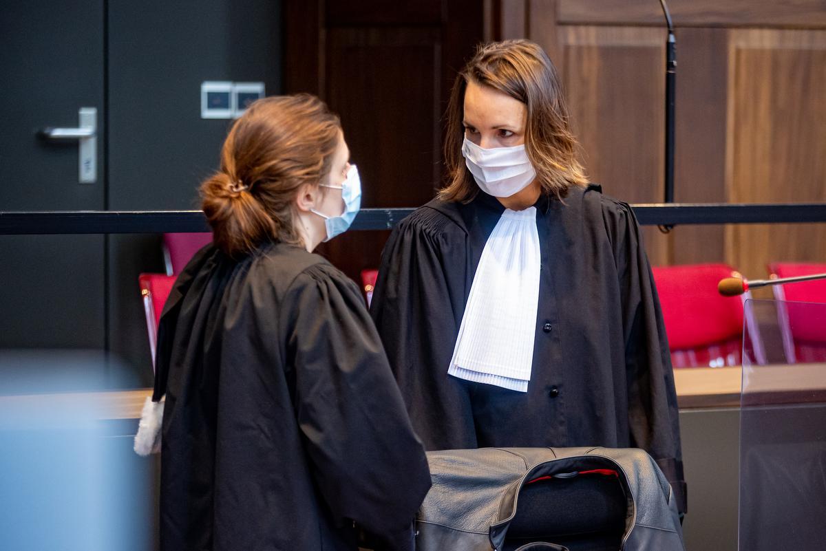 Advocates Lore Arnou en Charlotte Verhaeghe.© BELGA/KURT DESPLENTER
