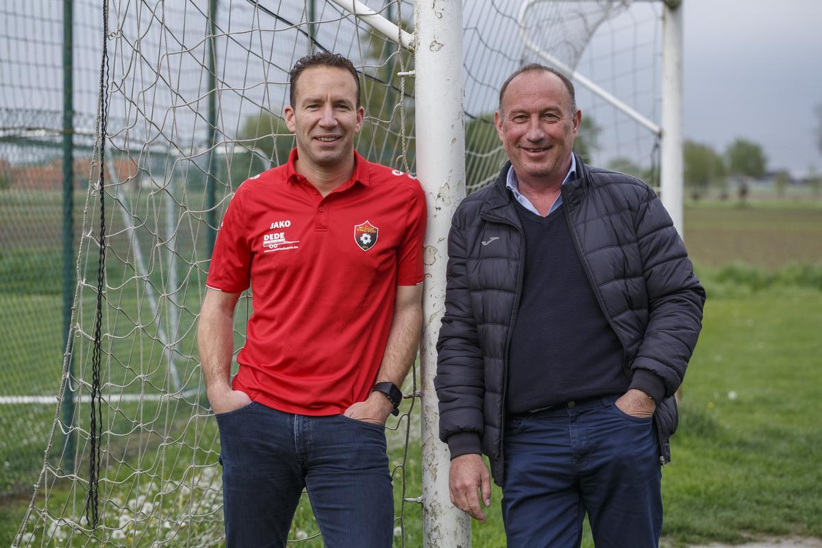 Erwin Loos (links) vertrekt als trainer, sportief verantwoordelijke Winand Corneillie en zijn team vonden met Peter Deprez al een vervanger.© Jan Stragier