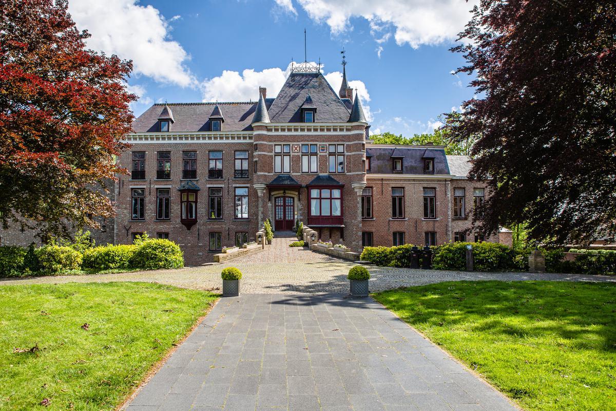 Aan het kasteel van Moerkerke worden heel wat renovatiewerken uitgevoerd.© Davy Coghe