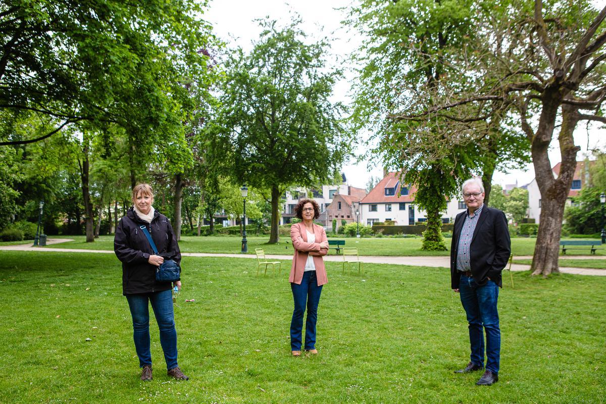 Sandra Wintein, Annick Lambrecht en Pol Van Den Driessche in het Minnewaterpark.© Davy Coghe