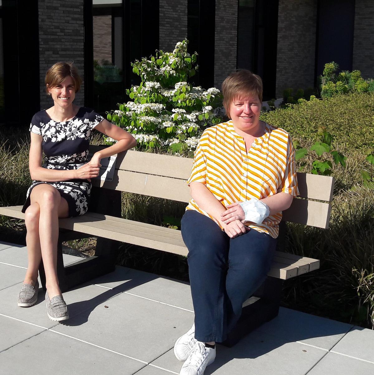 Links zien we campusdirecteur Delphine Bouwet en rechts algemeen directeur Sylvie Vanhoutteghem.© SD