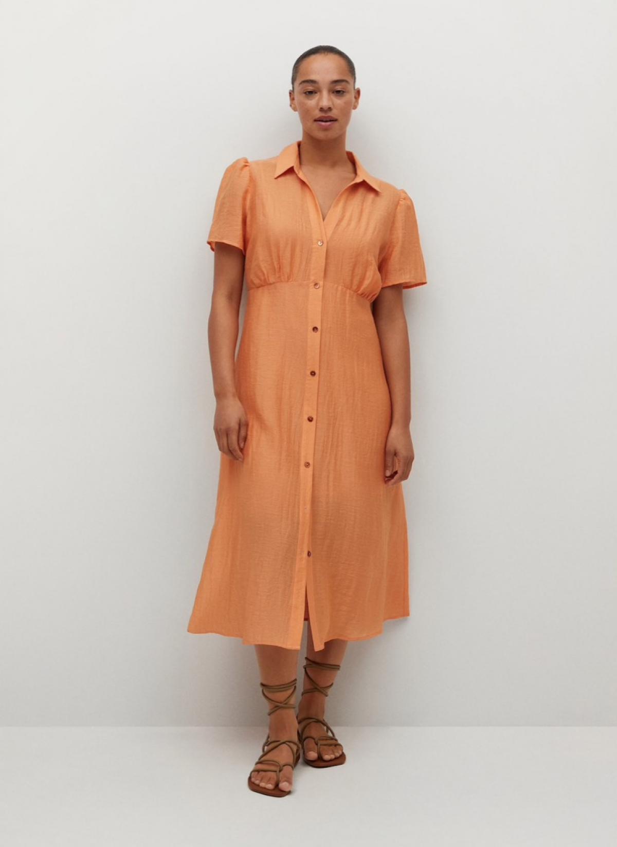 Une robe chemise légère