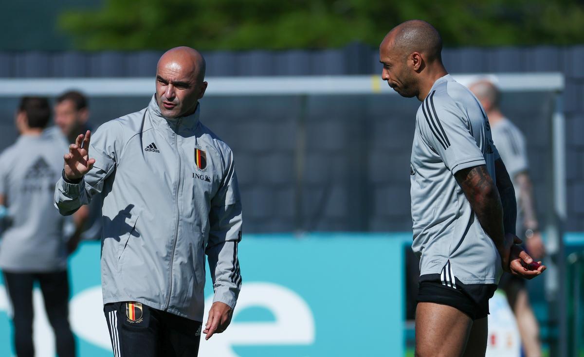 Roberto Martinez, hier met assistent coach Thierry Henry op training.©VIRGINIE LEFOUR BELGA