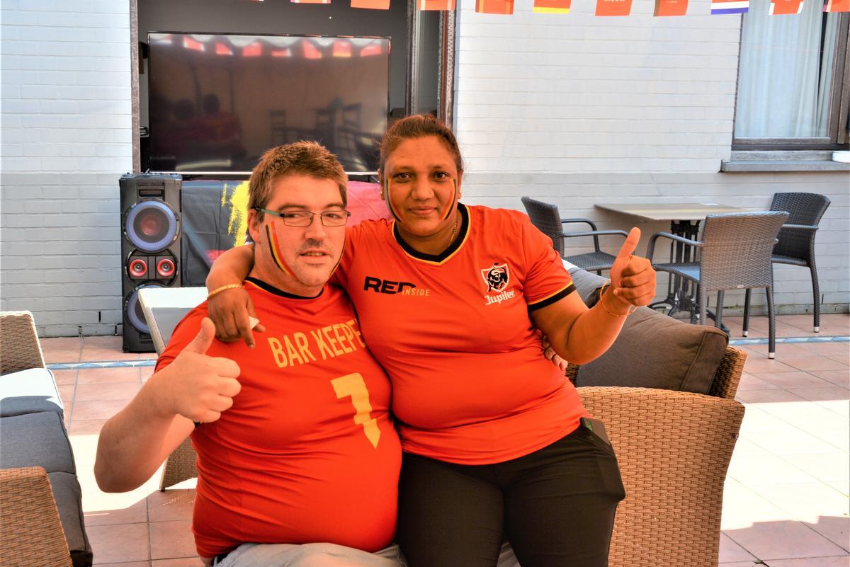 Ricky en Sonja hebben zich, wellicht om eens te oefenen, alvast helemaal uitgedost in zwart-geel-rood. (foto WK)