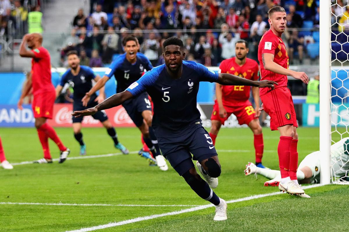 Samuel Umtiti scoort het enige doelpunt in de halve finale tussen België en Frankrijk op het WK van 2018. Kunnen de Rode Duivels de Fransen nu wel kloppen? (foto Getty)©Chris Brunskill/Fantasista Getty Images