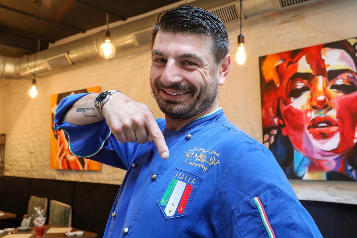 “Als Italië de finale haalt, loop ik in Italiaans shirt door de Langestraat”, lacht chef Vito Centomani.©Peter MAENHOUDT