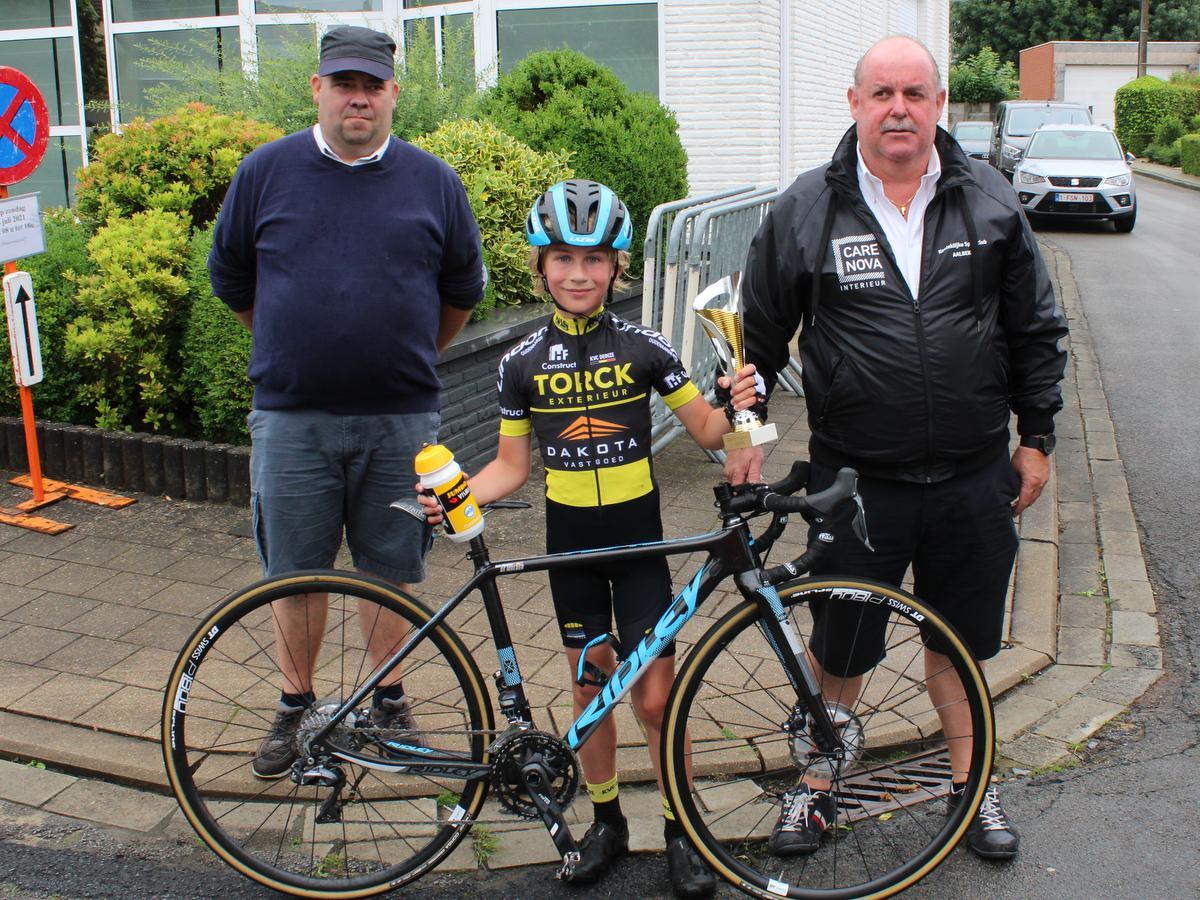 Bij de 8-jarige miniemen ging de zege naar Louis-Alexaner De Mulder uit Scheldewindeke.© WO