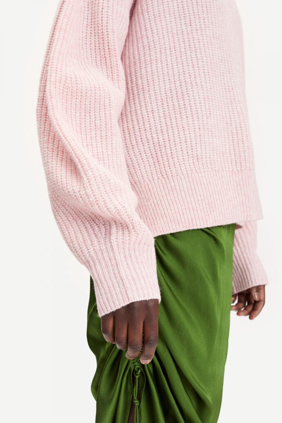 Boxy knit in zachtroze met ribbels