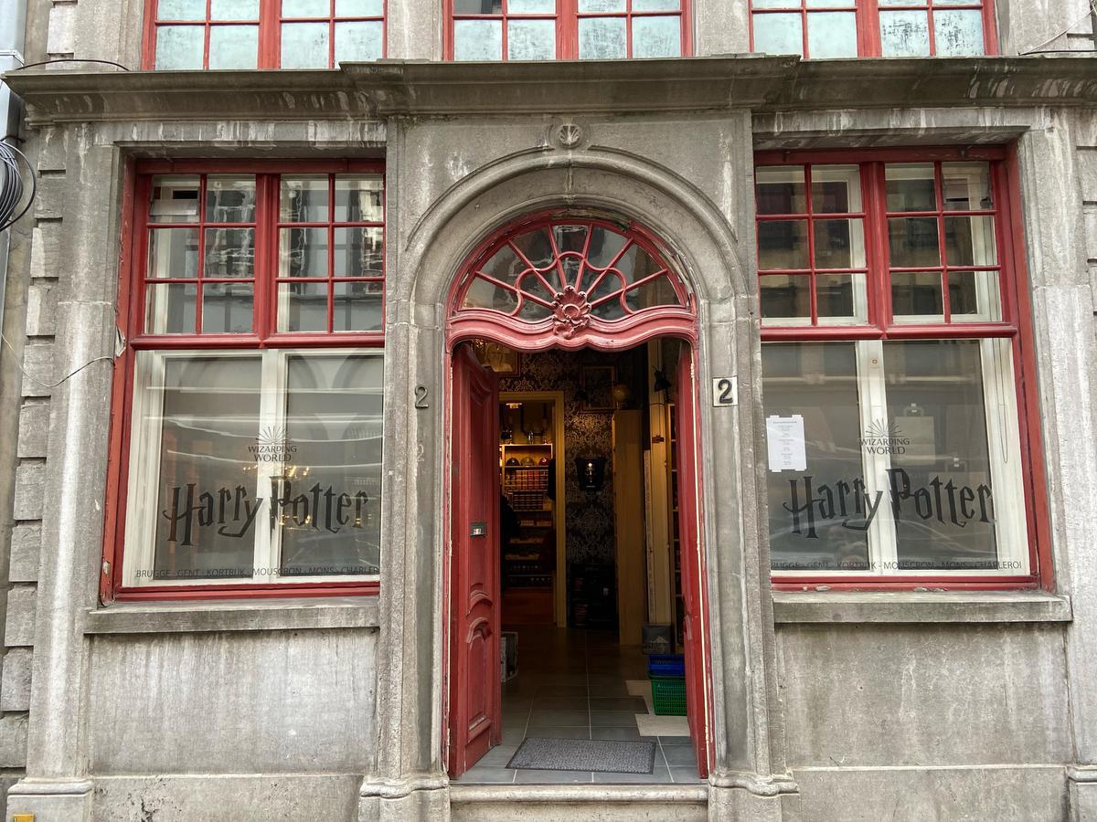 Opknappen Onzuiver computer Beleef de magie van Harry Potter in Brugge: “Opening van The Wizard Store  is een ongelofelijk succes” - KW.be