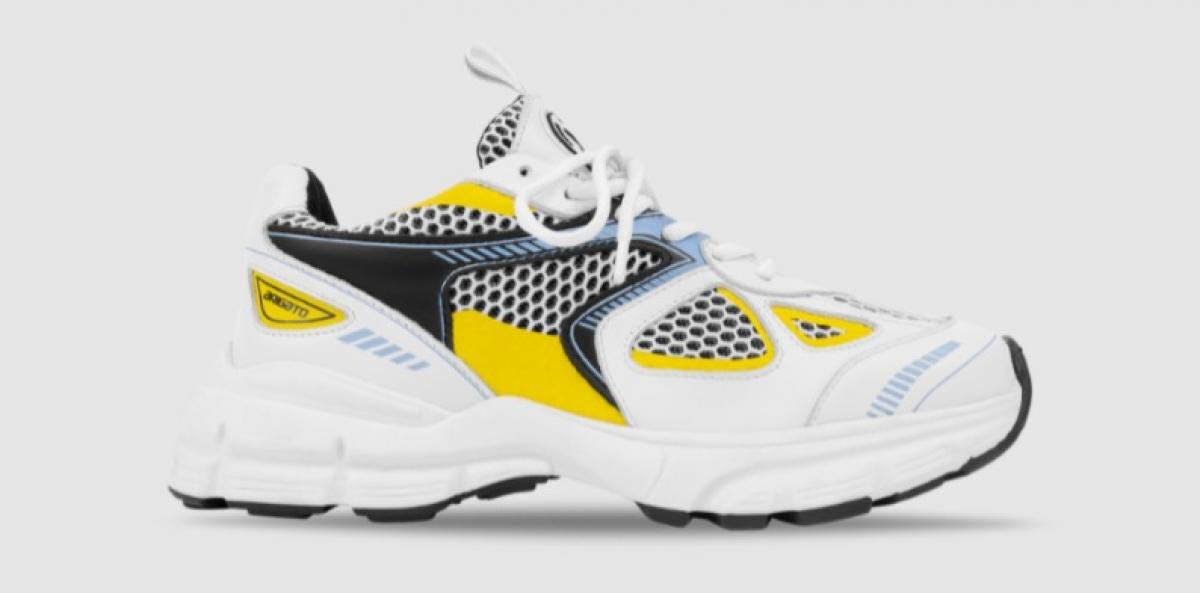 Sneakers met gele en blauwe details
