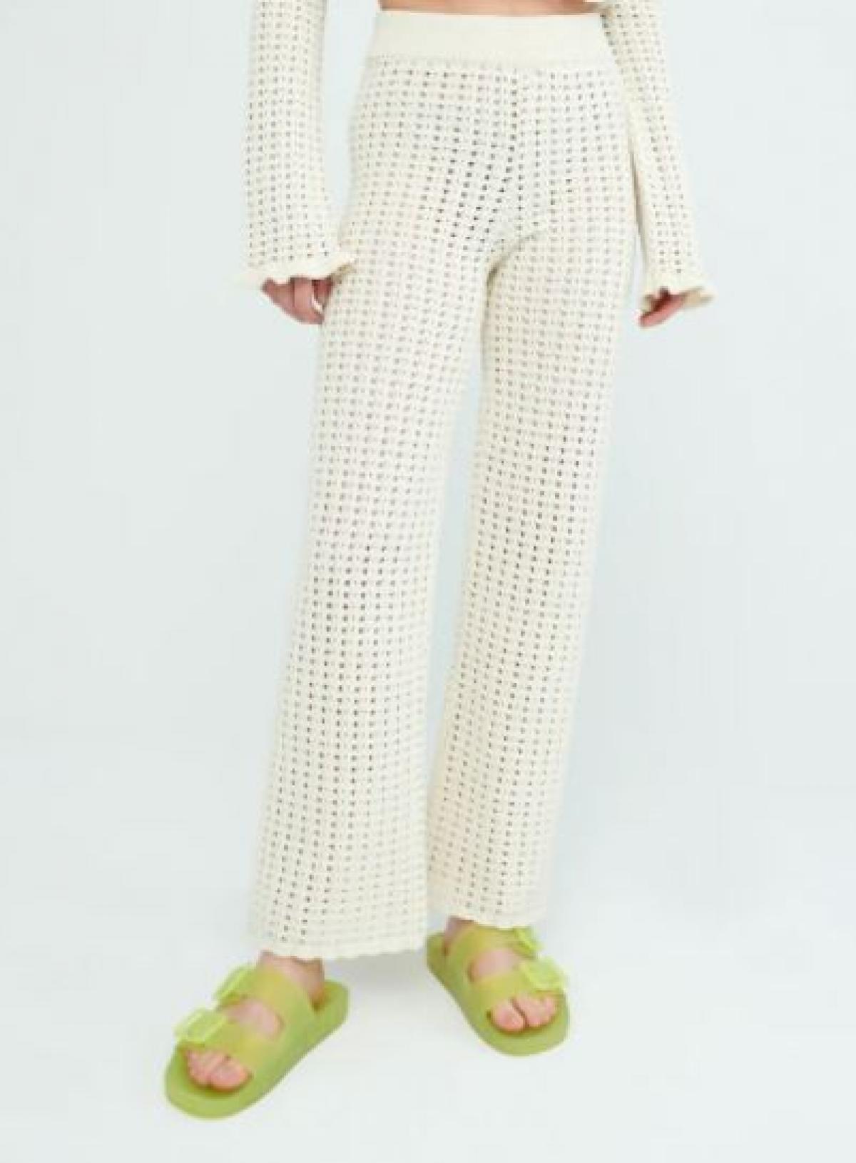Gebreide seventies broek in crèmekleurige crochet