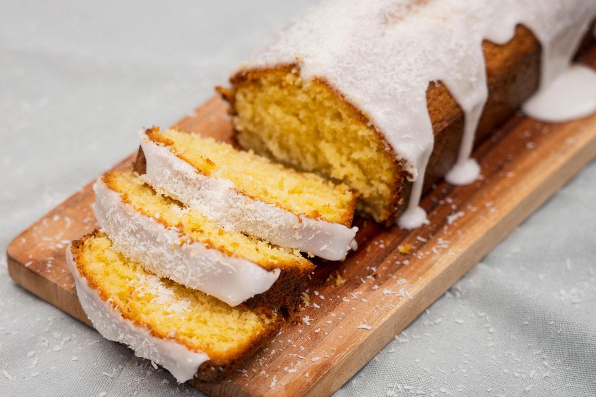 Kokoscake met citroenglazuur