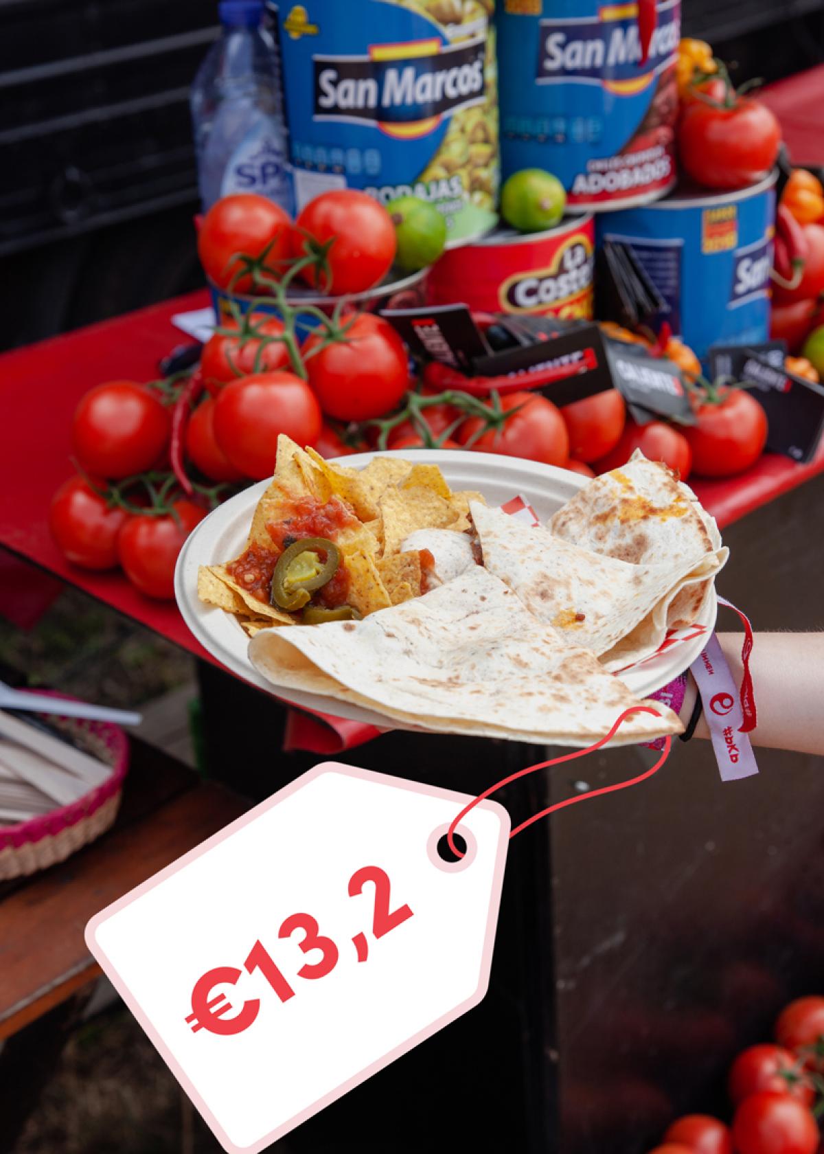 XL quesadilla met nacho’s van Caliente