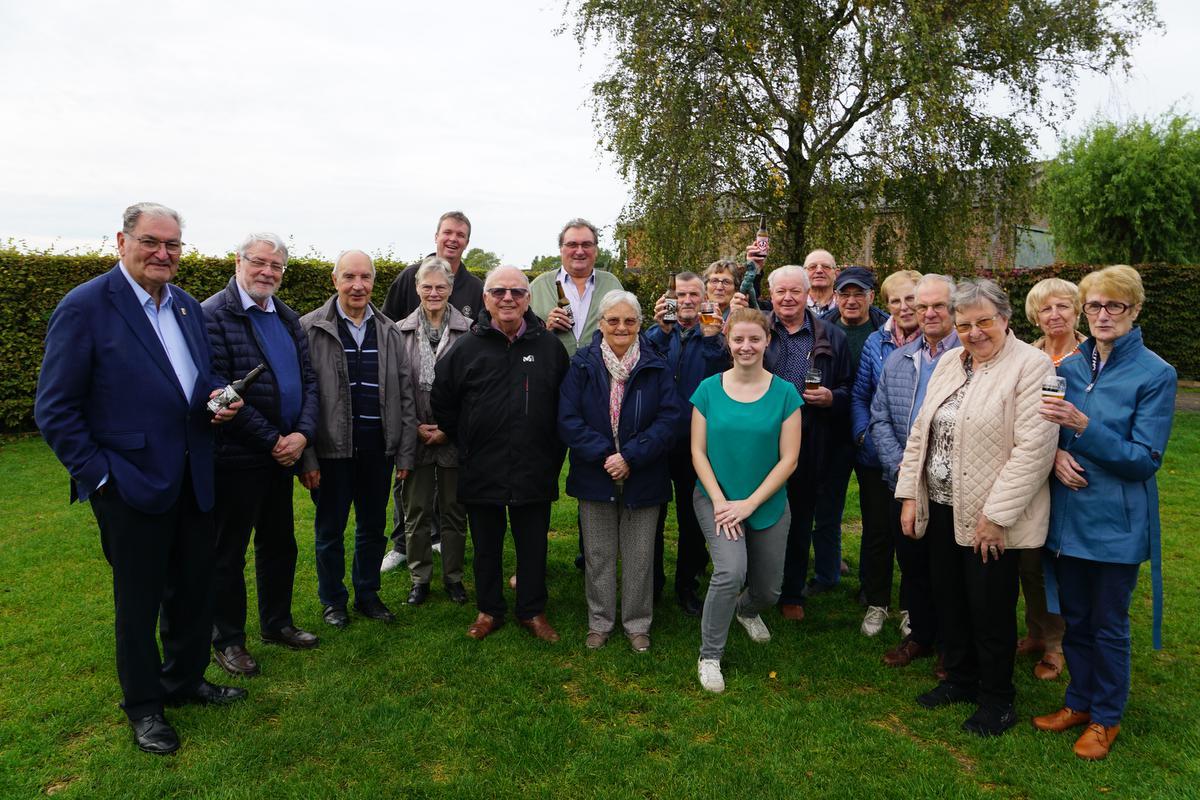 De Seniorenadviesraad van Veurne was op bezoek in Bredene voor een rondleiding in wzc Jacky Maes.