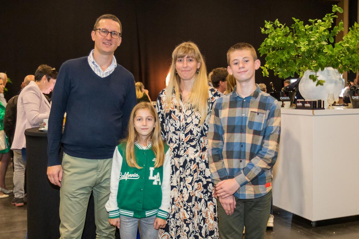 Steven van Moerkercke en Eefje De Baere, samen met zoon Mauro en dochter Mila, waren van de partij.