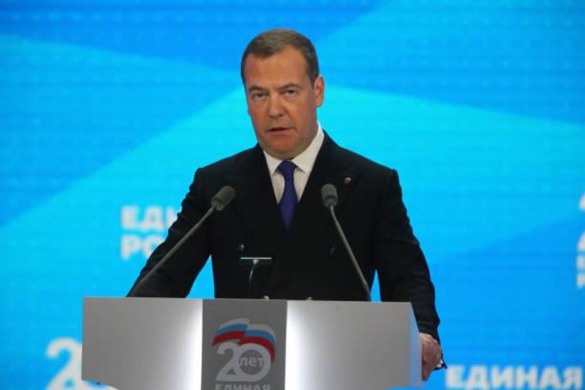 Dmitri Medvedev vecht voor zijn politieke overleven.