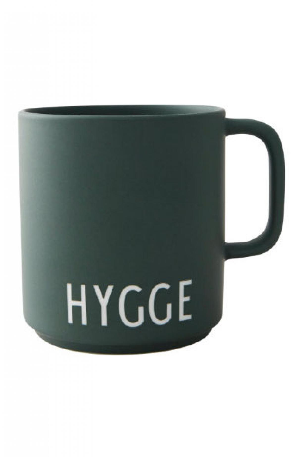 Donkergroene mok met opschrift 'Hygge'