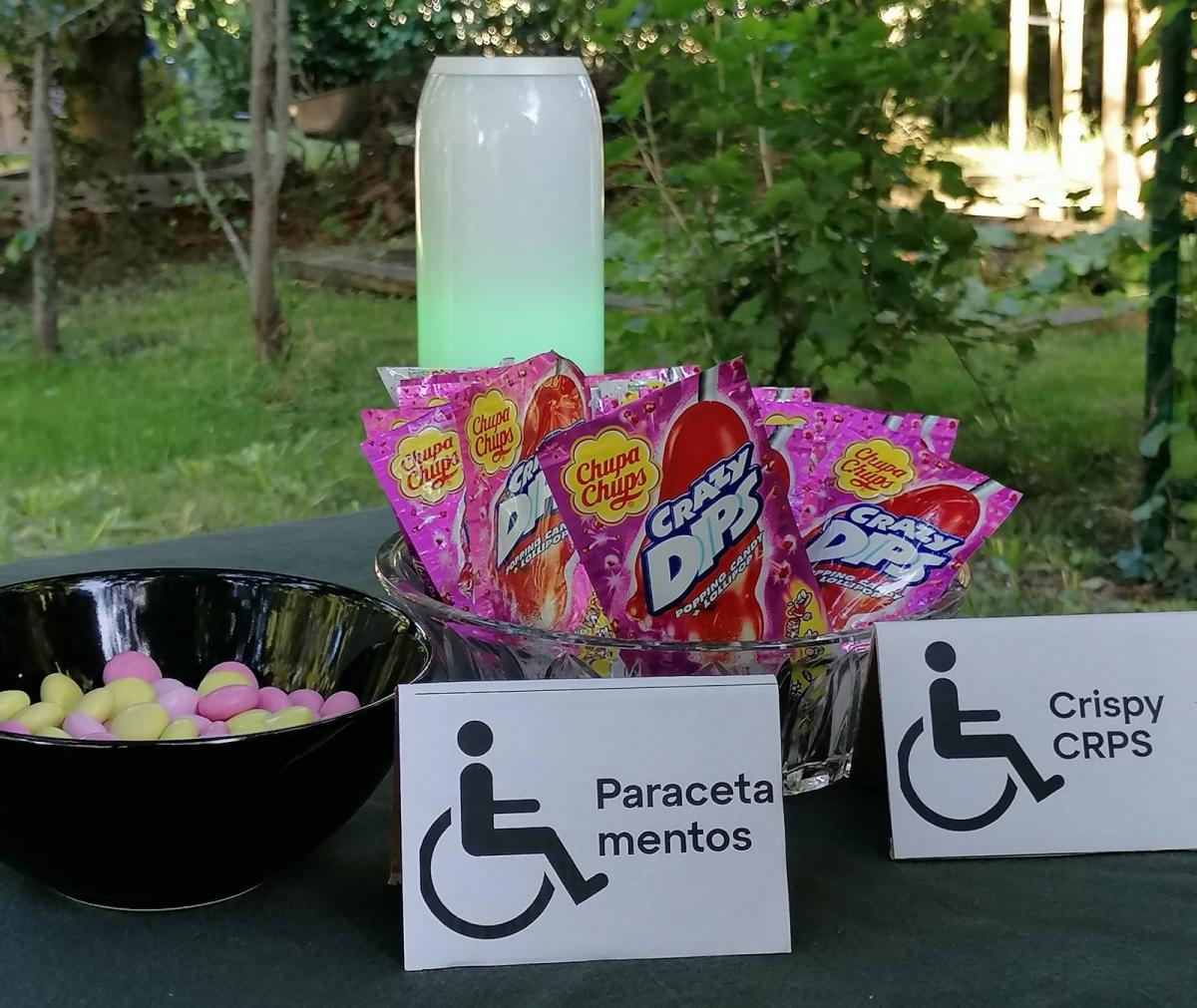 Liza gaf deze zomer nog een feestje om haar ‘vier jaar met een handicap te vieren.’ Er waren paracetamentossen, cocktails als ‘dark en handy’ en lolly's in de vorm van voeten.