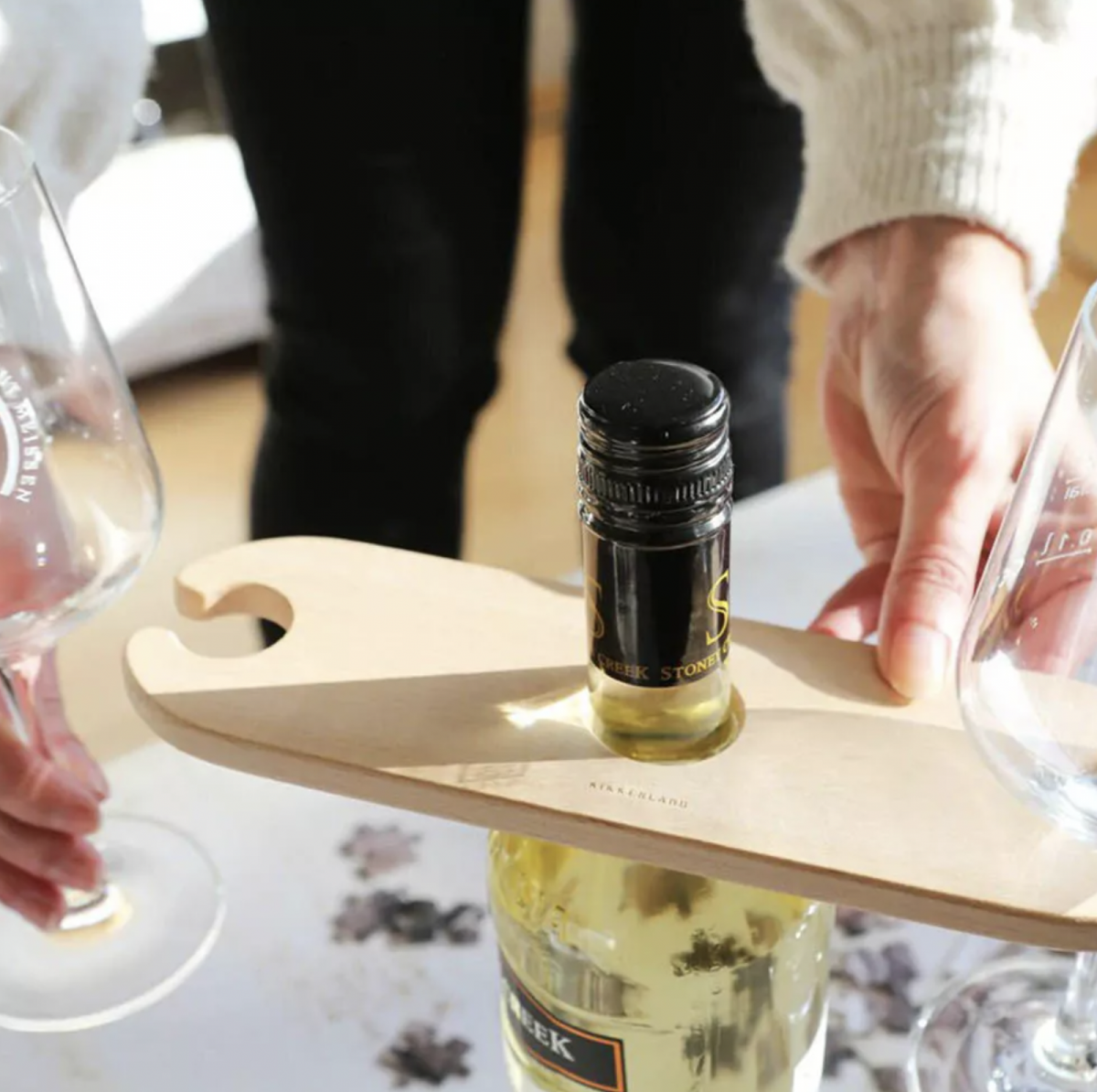 Porte-Verres et Bouteille de Vin