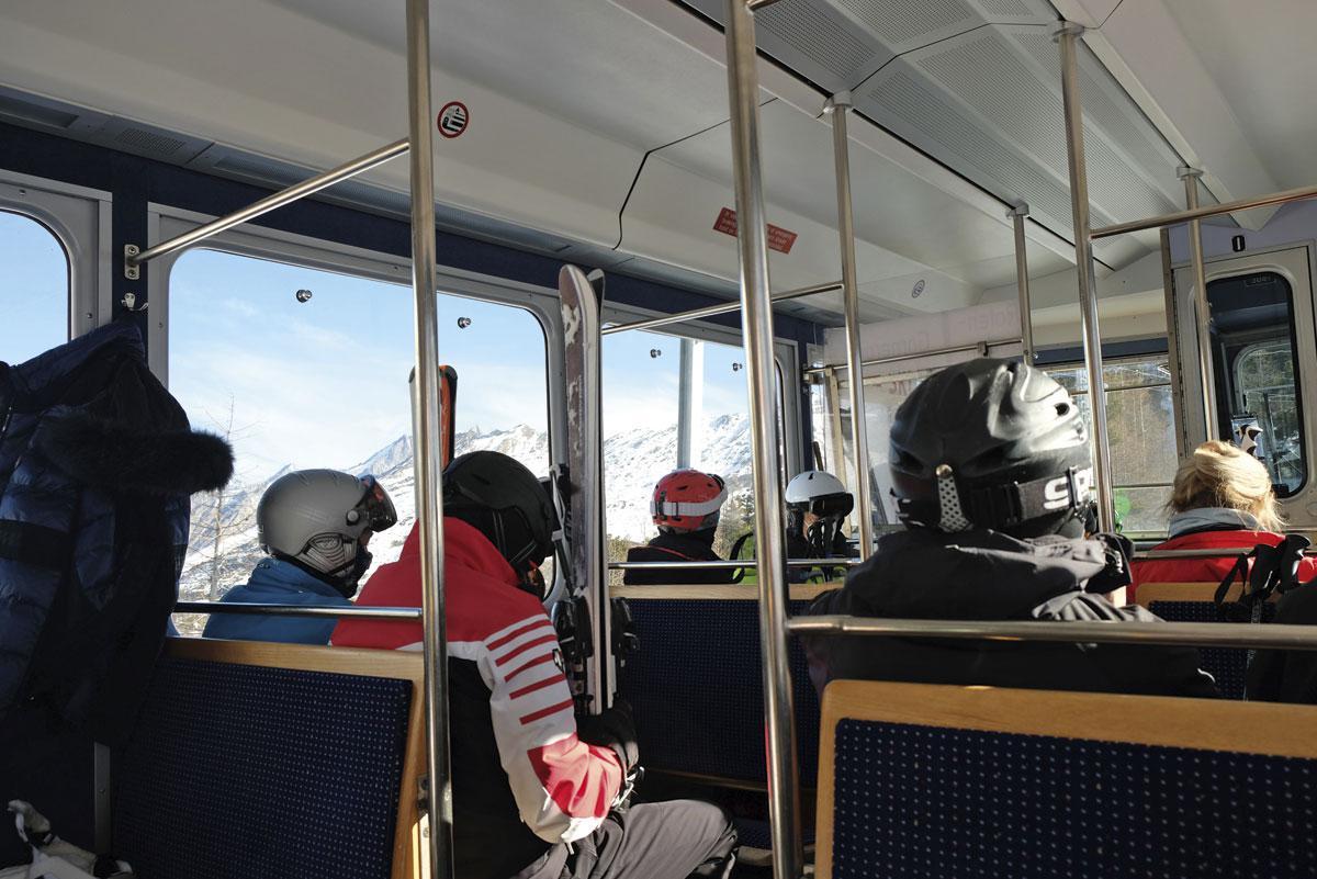 Tous les trains panoramiques de Suisse en un seul voyage, combinable avec des excursions en montagne... Plus qu’un simple voyage: un festin!