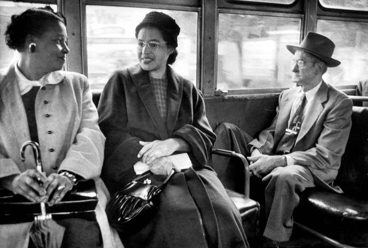 Comme Rosa Parks, certaines personnes décident de rendre non seulement possible mais réel ce qui était «visiblement» impossible, estime Jancques Rancière.