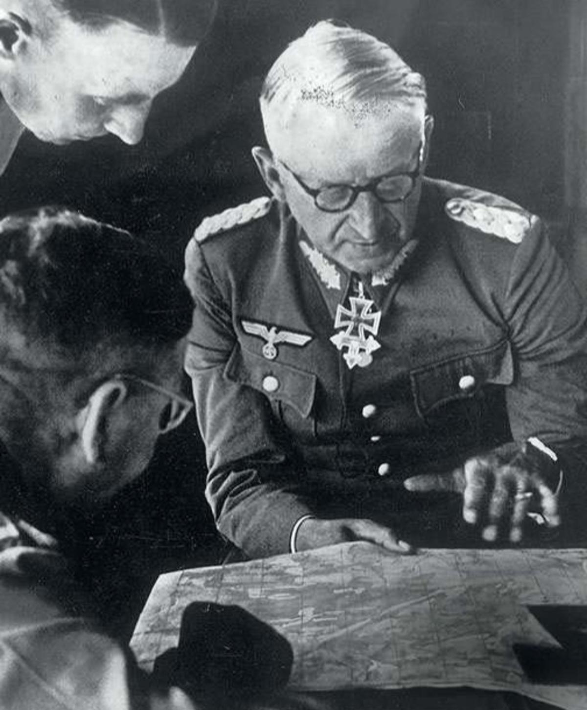 Veldmaarschalk Erich von Manstein moet Stalingrad ontzetten — en faalt.