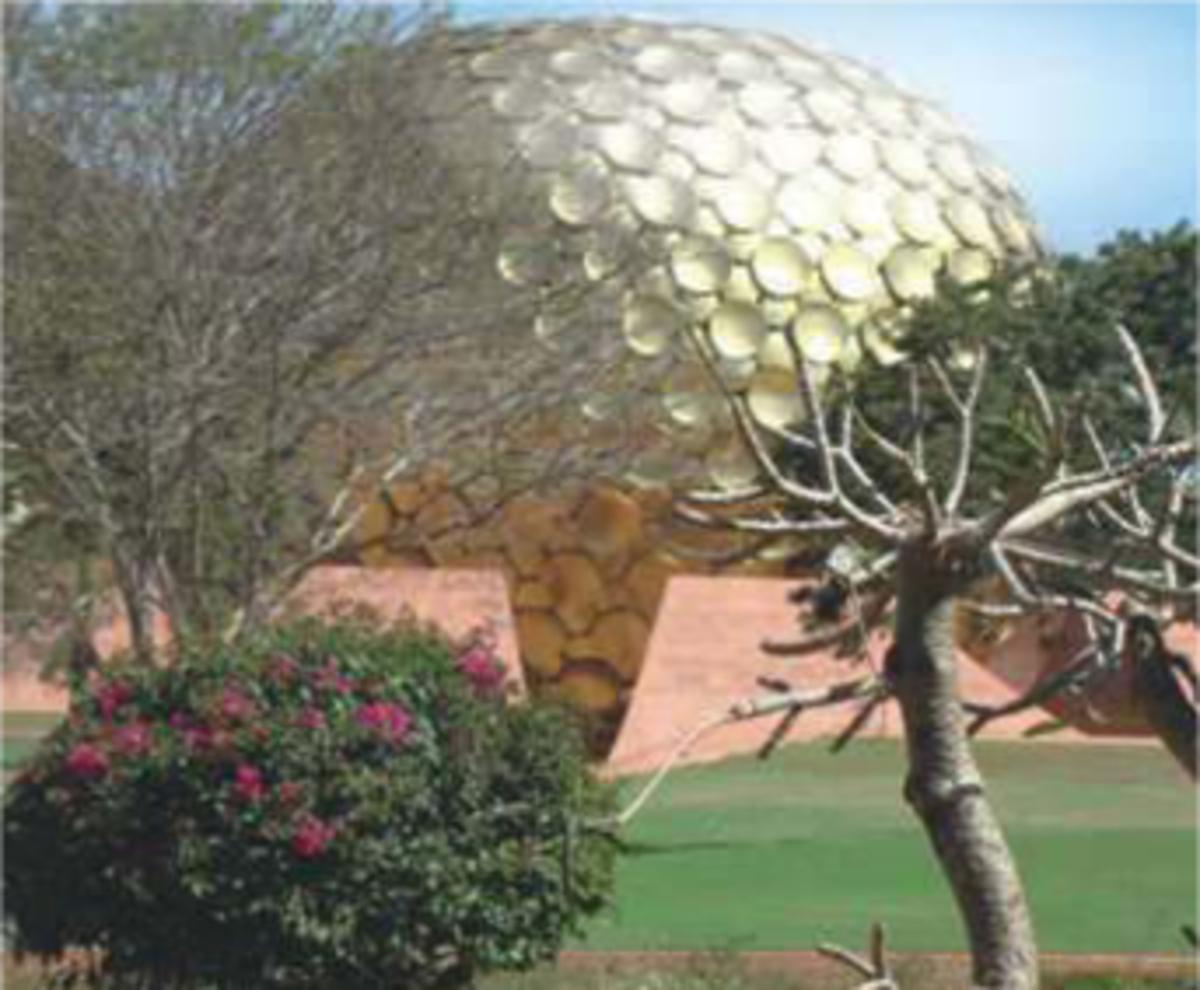 LEEFGEMEENSCHAPPEN Auroville