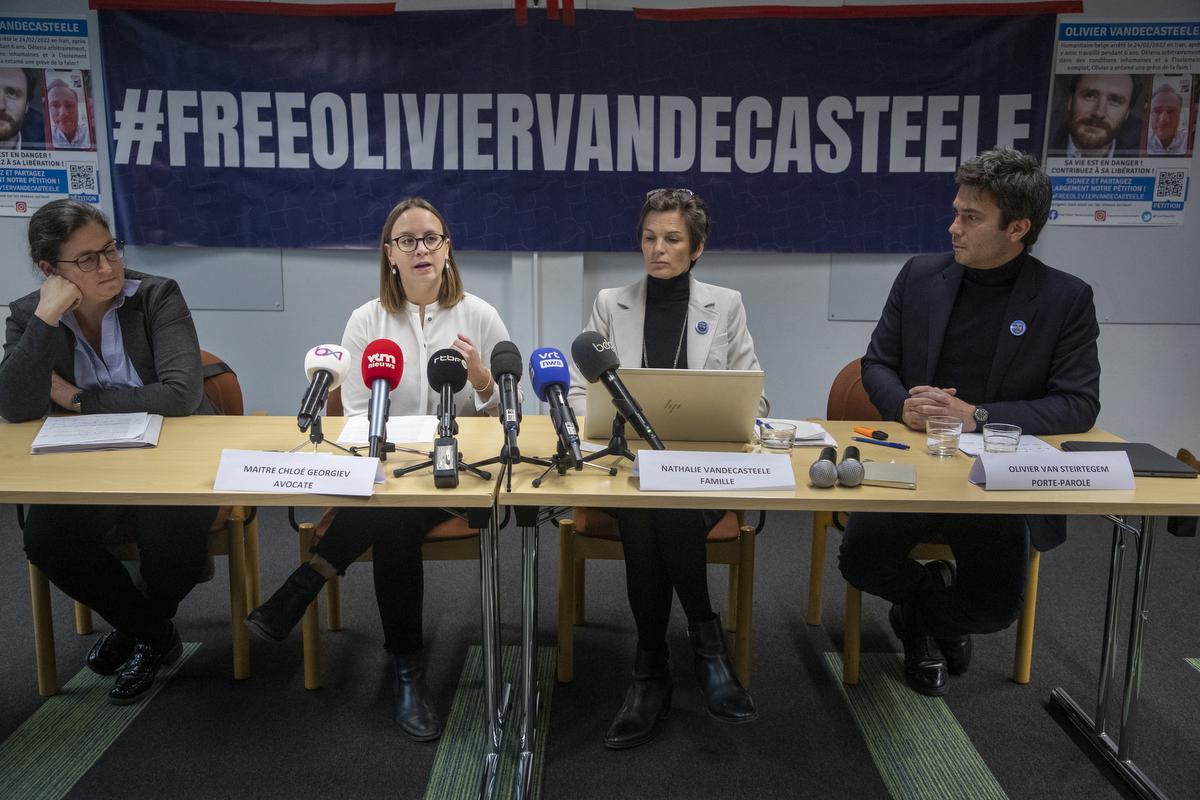 Olivia Venet, Chloe Georgiev, Nathalie Vandecasteele and Olivier Van Steirtegem organiseerden vorige week nog een persconferentie om de uitzichtloze situatie van Olivier Vandecasteele aan te kaarten.