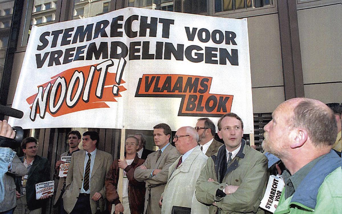 Le droit de vote aux immigrés, pas question pour le Vlaams Blok. La percée du parti en Flandre a permis à la Belgique francophone de se profiler comme tolérante par opposition à une Flandre taxée de raciste.