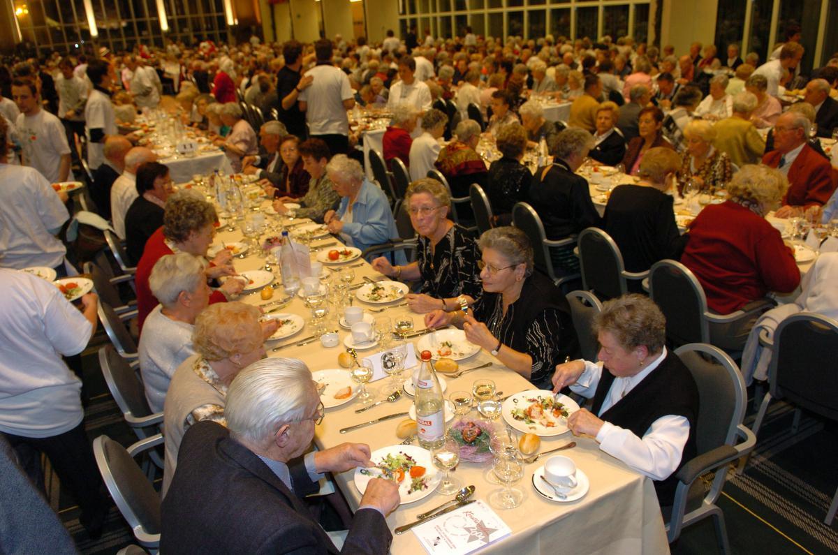 Het kerstfeest in het Kursaal lokte destijds meer dan 1.200 alleenstaanden.