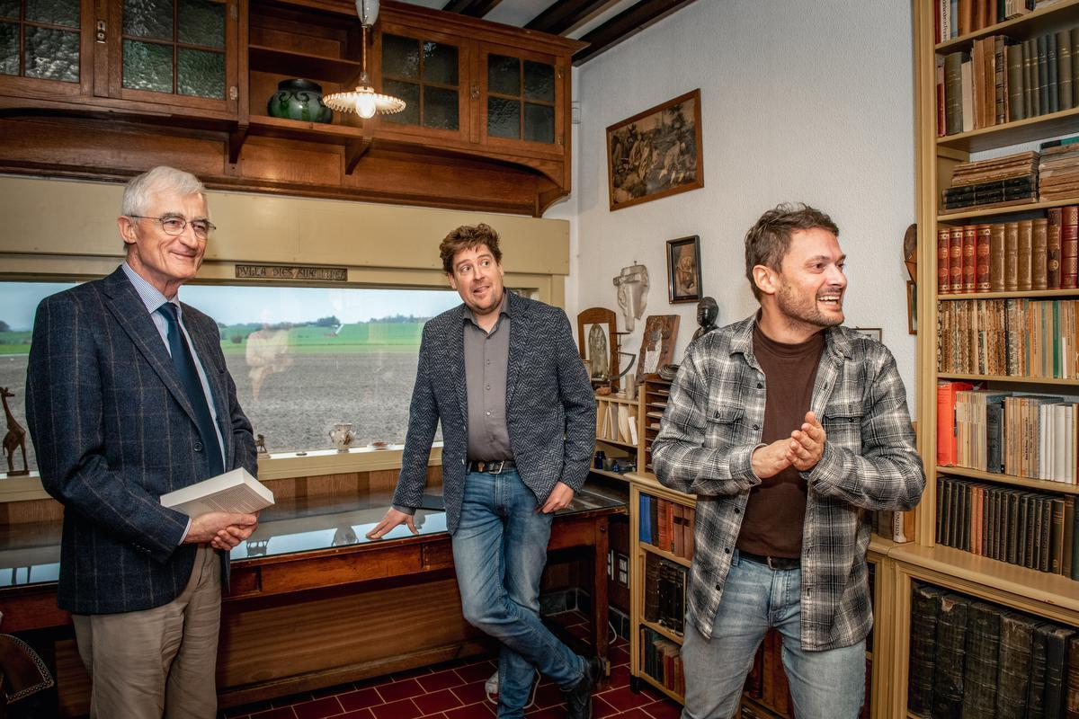 Geert Bourgeois en Jeremie Vaneeckhout met journalist Paul Cobbaert.