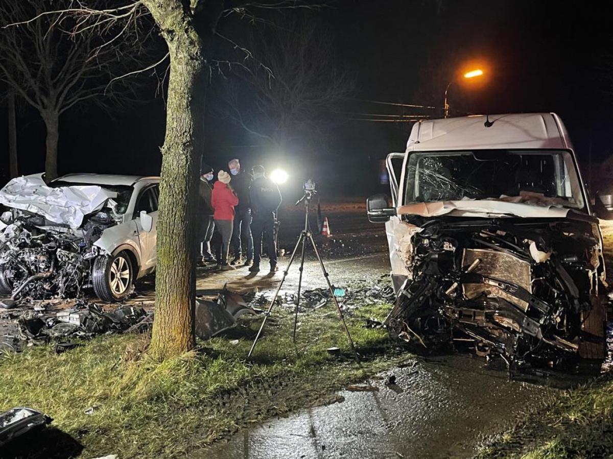 Tijdens een inhaalmanoeuvre knalde een witte bestelwagen maandagavond 18 januari 2021 tegen de auto van Heleen Annoot op de Diksmuidseweg, vlak bij haar woning in de Ieperse deelgemeente Boezinge.