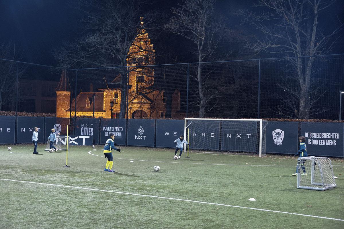 Les jeunes pousses des Club NXT Cities sur leur terrain de Merksem où les City Pirates s'entraînent également, à deux pas du Château de Roosendael.