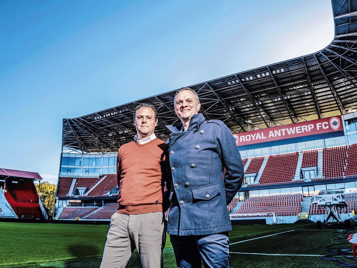 Sven Jaecques (CEO, à gauche) et Steven Smet (directeur de la formation) veulent remettre les jeunes anversois sur la carte du foot belge.