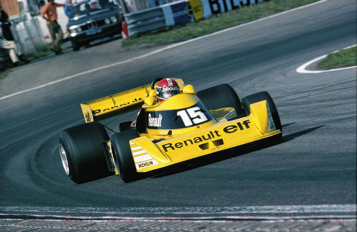 La première F1 de Renault, en 1977. Le nom « Renault Turbo » est d’ailleurs rapidement devenu familier pour le grand public.