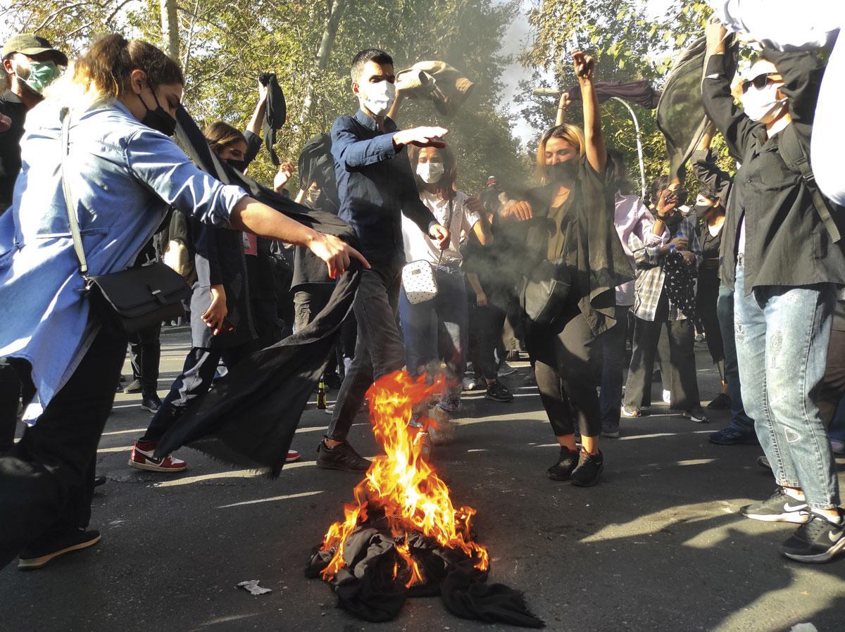 «La révolte héroïque des Iraniennes contre la République islamique est une leçon pour toutes les femmes», estime la philosophe.